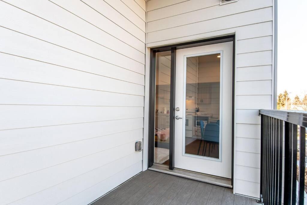 Apartment Lovers Tropical Bahamas King U/g Wifi Edmonton